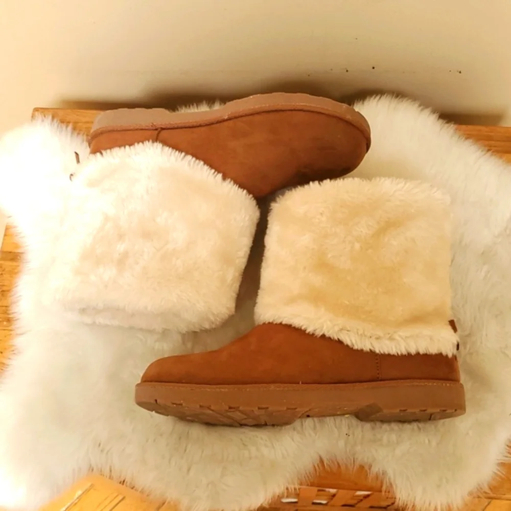 Makalu Halana Furry White and Brown Boots Size 8M